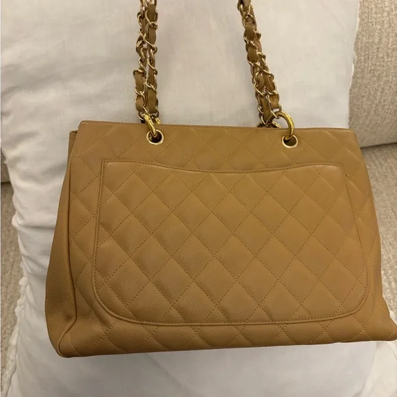 ‼️SOLD‼️Chanel Tan/Camel Quilted Leather Grand Shopping Tote w/Gold Chain - Picture 3 of 17